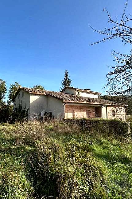 Casa indipendente all’asta a Spoleto, Frazione Montebibico – piano terra, 10 locali