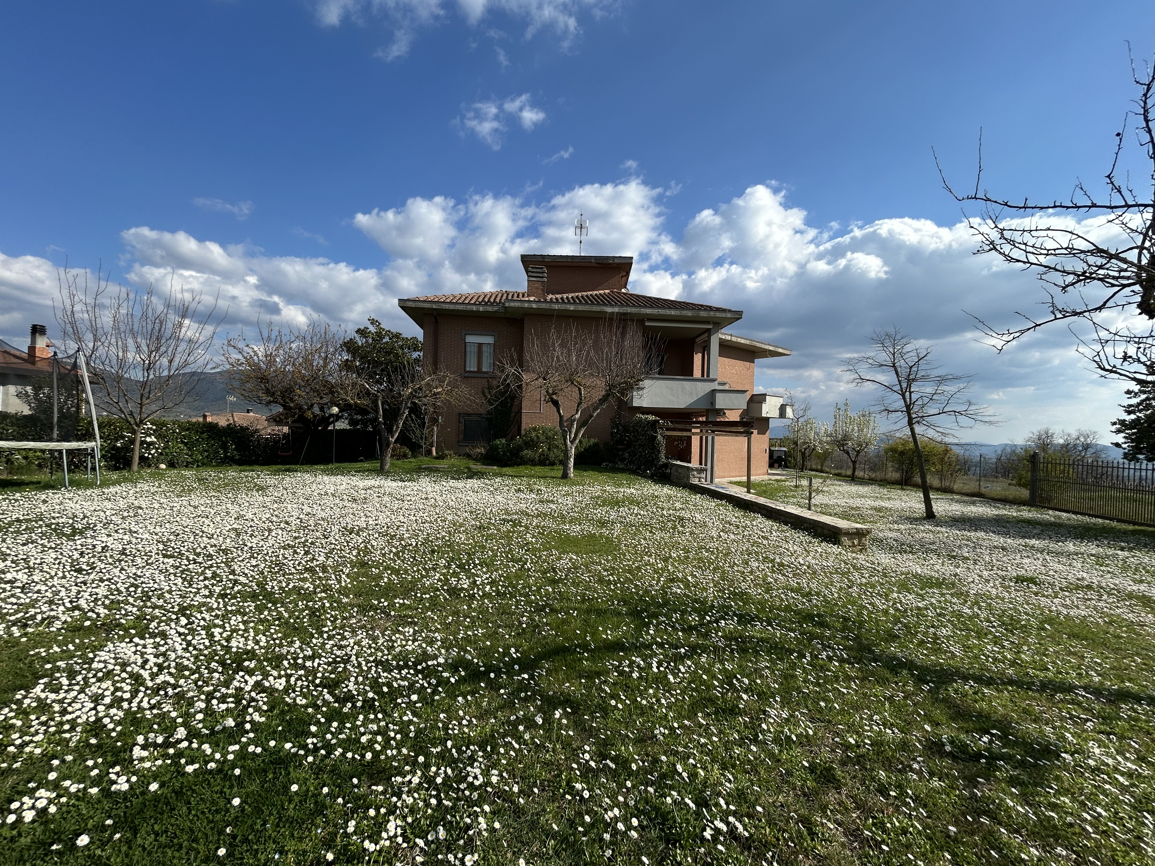 VILLA VENDITA MONTECASTRILLI