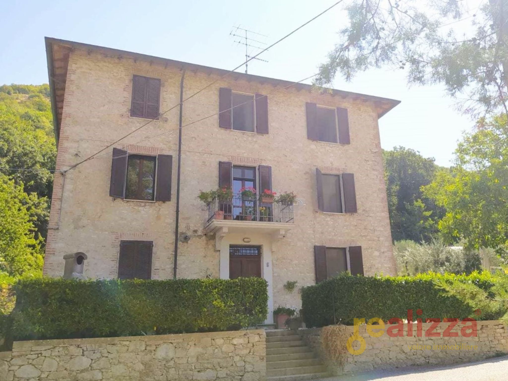 BIFAMILIARE VENDITA PERUGIA COLLE UMBERTO
