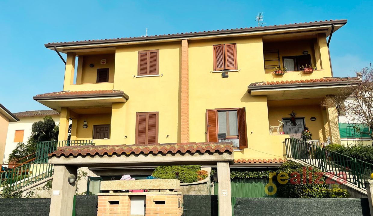 VILLA A SCHIERA VENDITA CORCIANO TERRIOLI