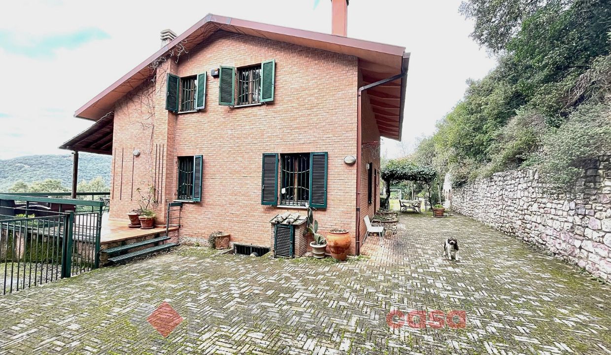 VILLA BIFAMILIARE VENDITA PERUGIA