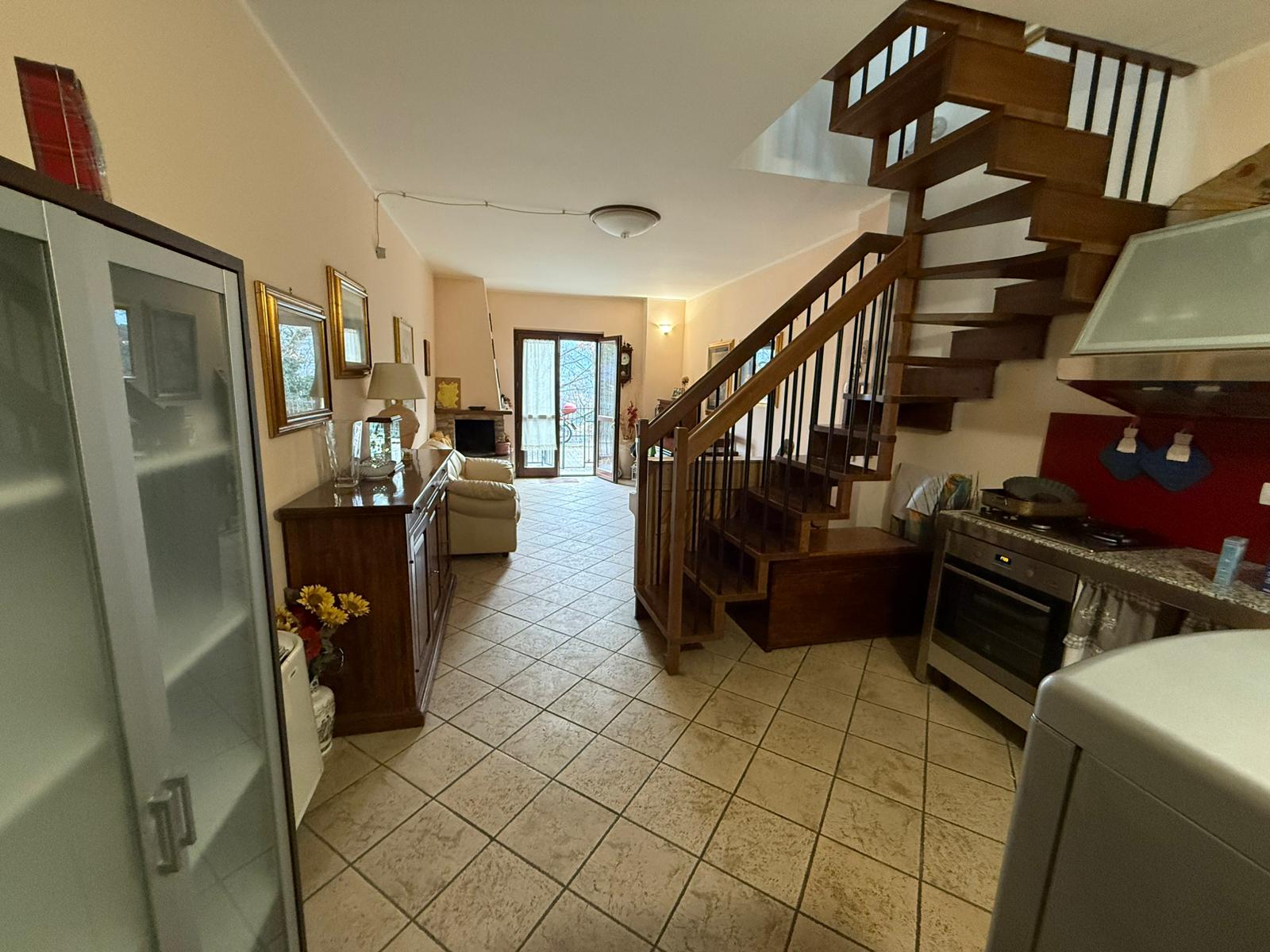 VILLA A SCHIERA VENDITA STRONCONE