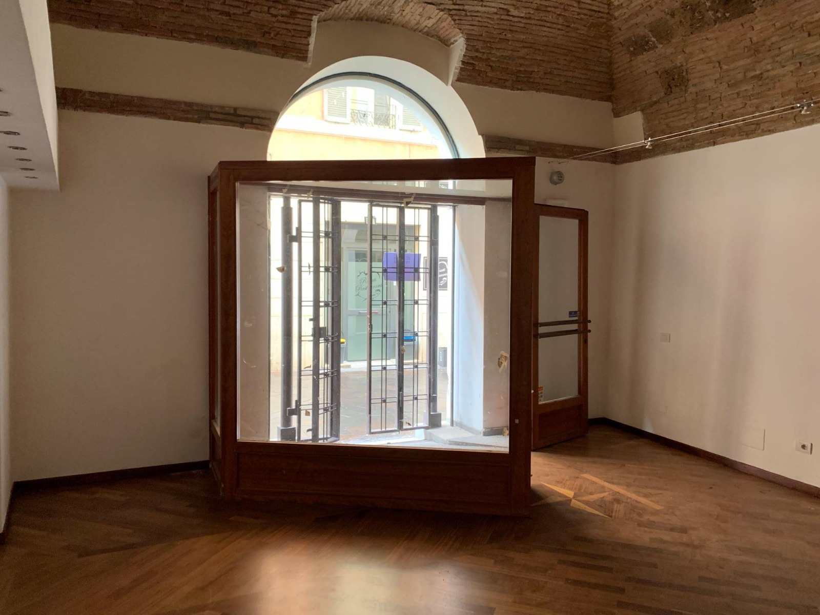 ATTIVITÀ RICETTIVA VENDITA TERNI