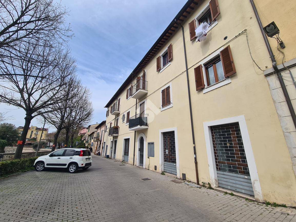 NEGOZIO VENDITA TERNI ZONA STAZIONE
