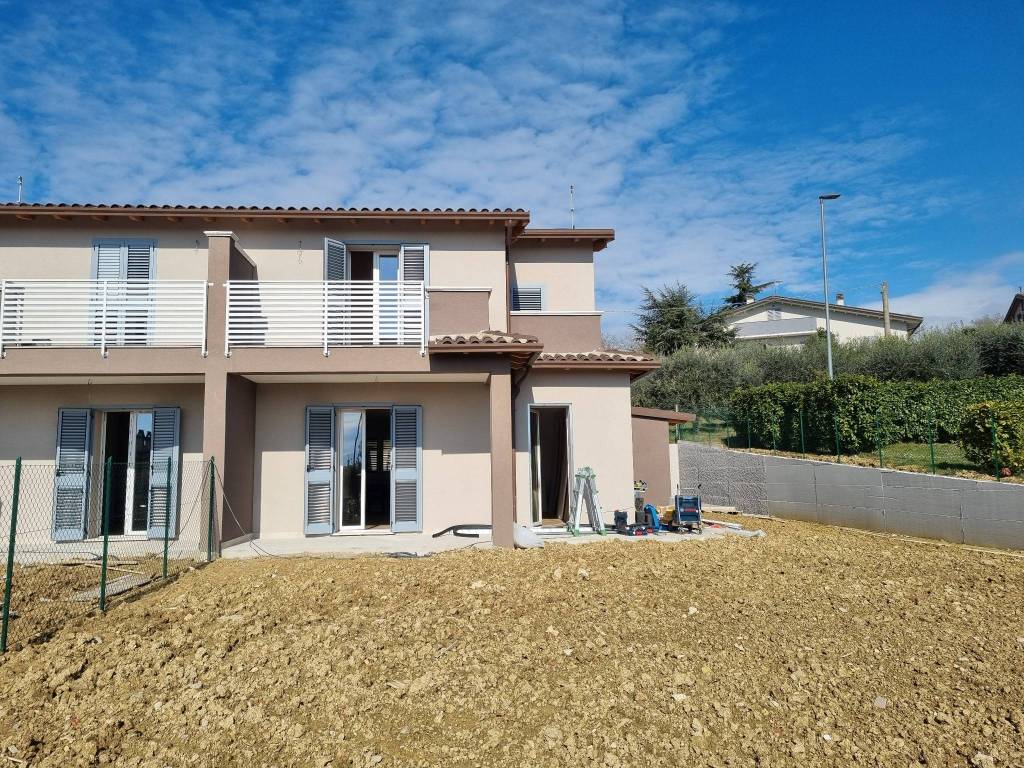 VILLA BIFAMILIARE VENDITA PERUGIA BOSCO