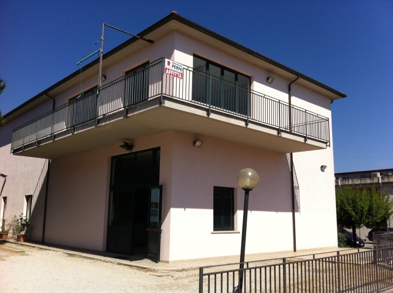 CAPANNONE AFFITTO TERNI 	SABBIONE	