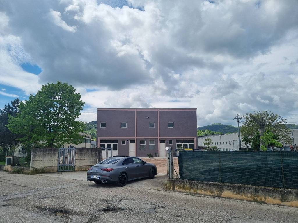 CAPANNONE VENDITA PERUGIA CASA DEL DIAVOLO