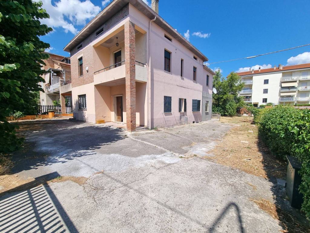 VILLA BIFAMILIARE VENDITA PERUGIA CASA DEL DIAVOLO
