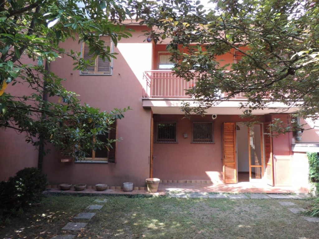 VILLA A SCHIERA VENDITA PERUGIA CASE BRUCIATE