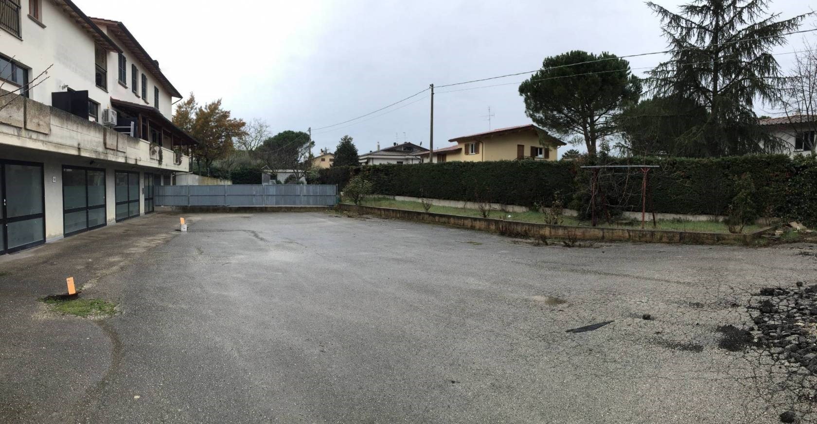 MAGAZZINO VENDITA PERUGIA PONTE DELLA PIETRA