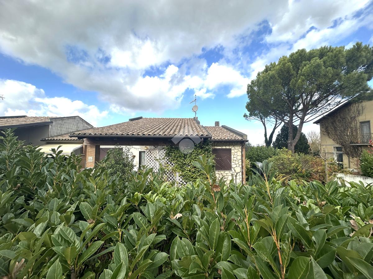 BIFAMILIARE VENDITA MONTECASTRILLI CASTELTODINO