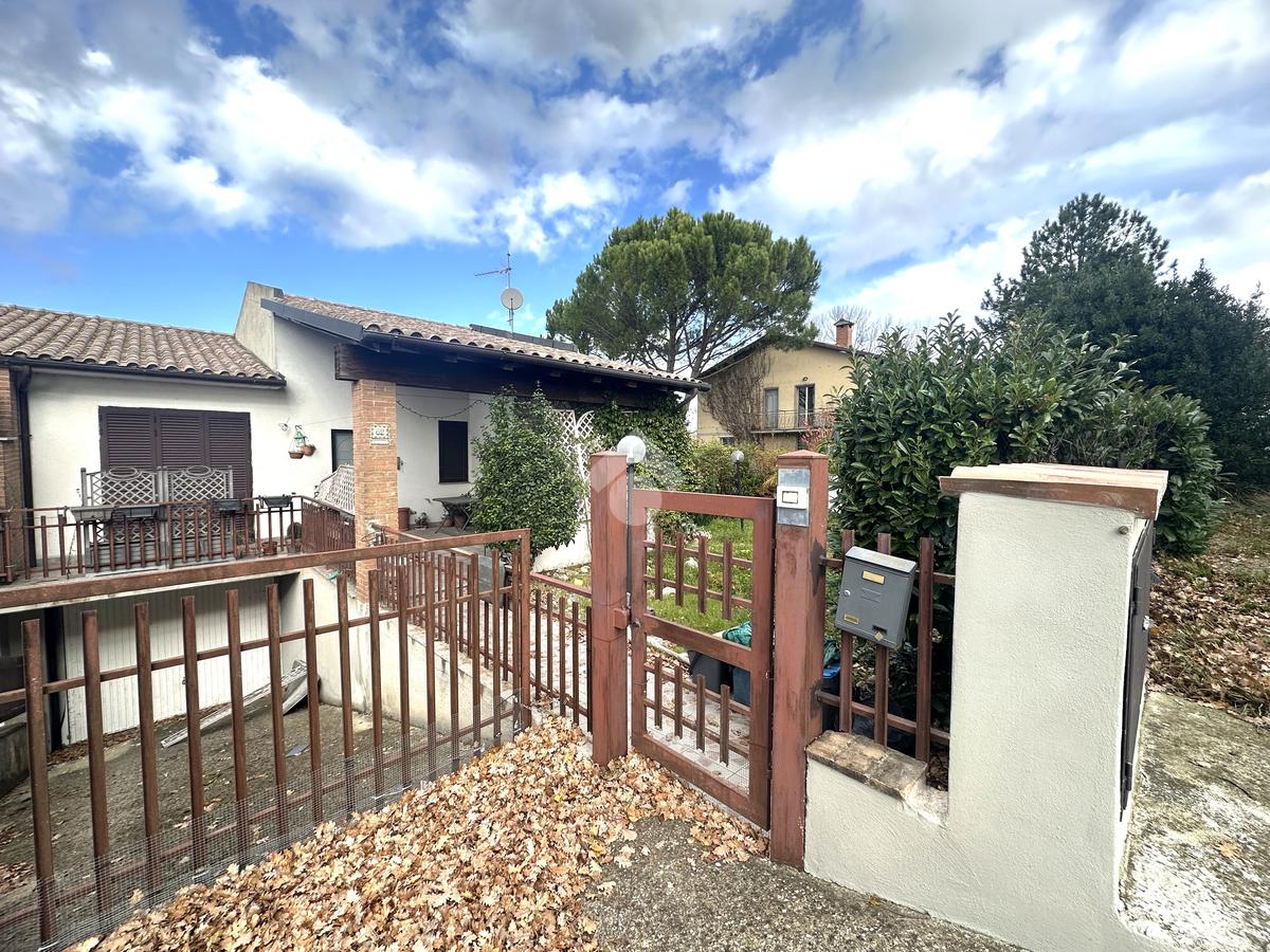 BIFAMILIARE VENDITA MONTECASTRILLI CASTELTODINO