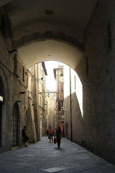 NEGOZIO AFFITTO PERUGIA CENTRO STORICO