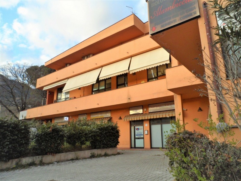 NEGOZIO VENDITA TERNI BORGO RIVO