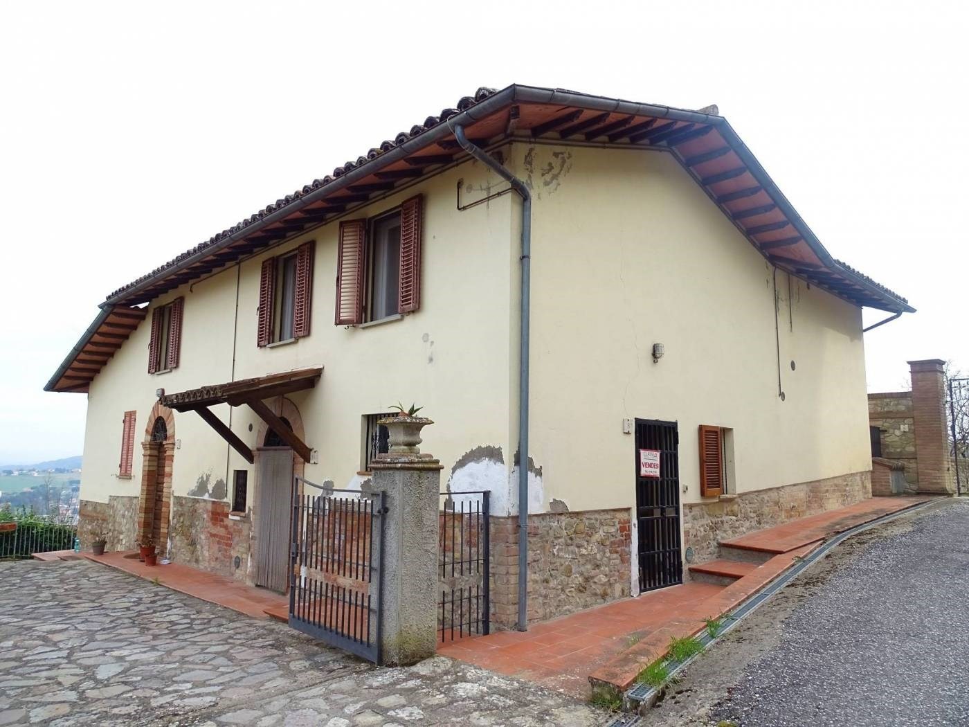 PORZIONE DI CASA VENDITA COLLAZZONE COLLEPEPE