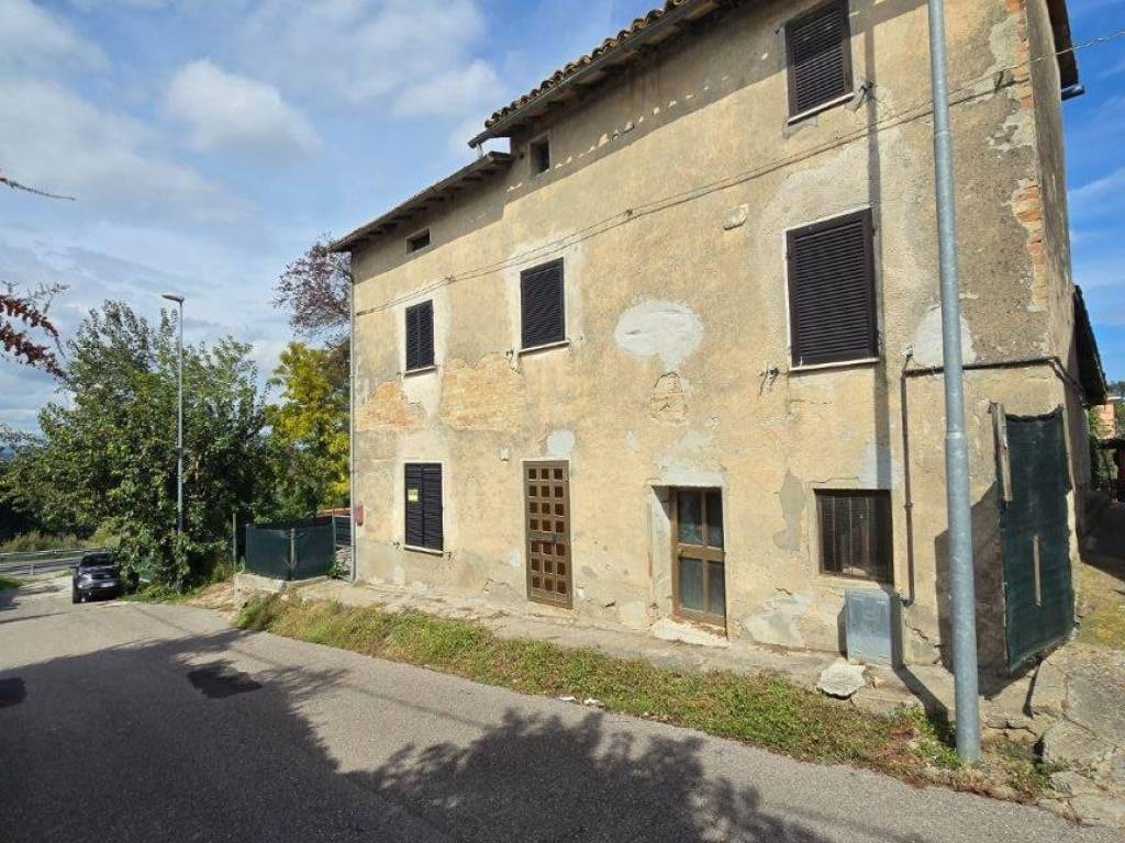 CASA INDIPENDENTE VENDITA COLLAZZONE COLLEPEPE