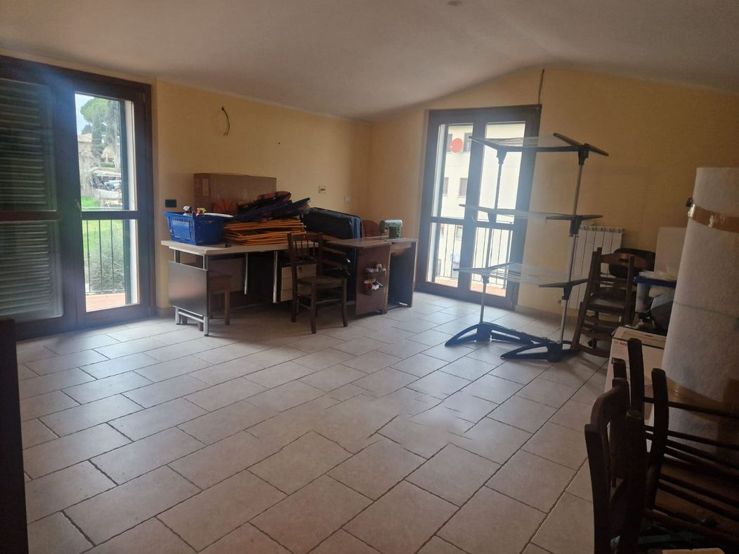 VILLA A SCHIERA VENDITA PERUGIA COLLESTRADA