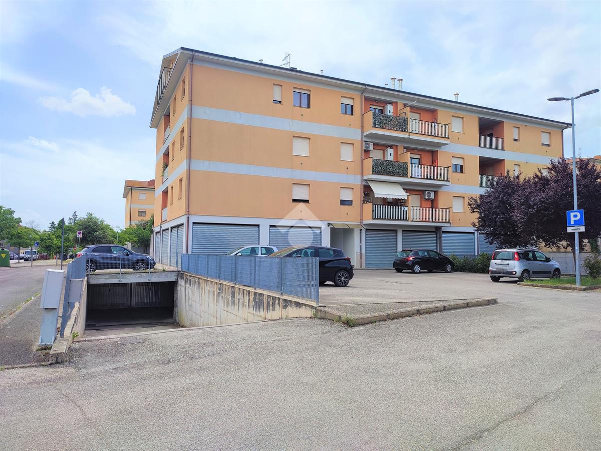 NEGOZIO VENDITA PERUGIA COLLESTRADA