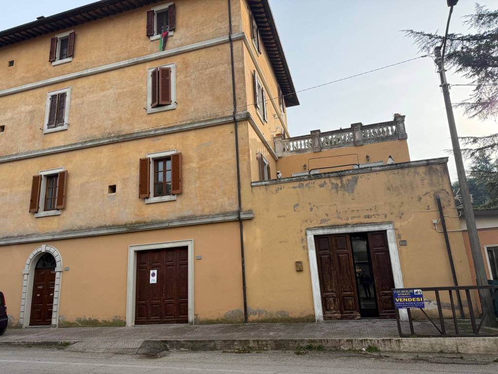 NEGOZIO VENDITA PERUGIA COLOMBELLA