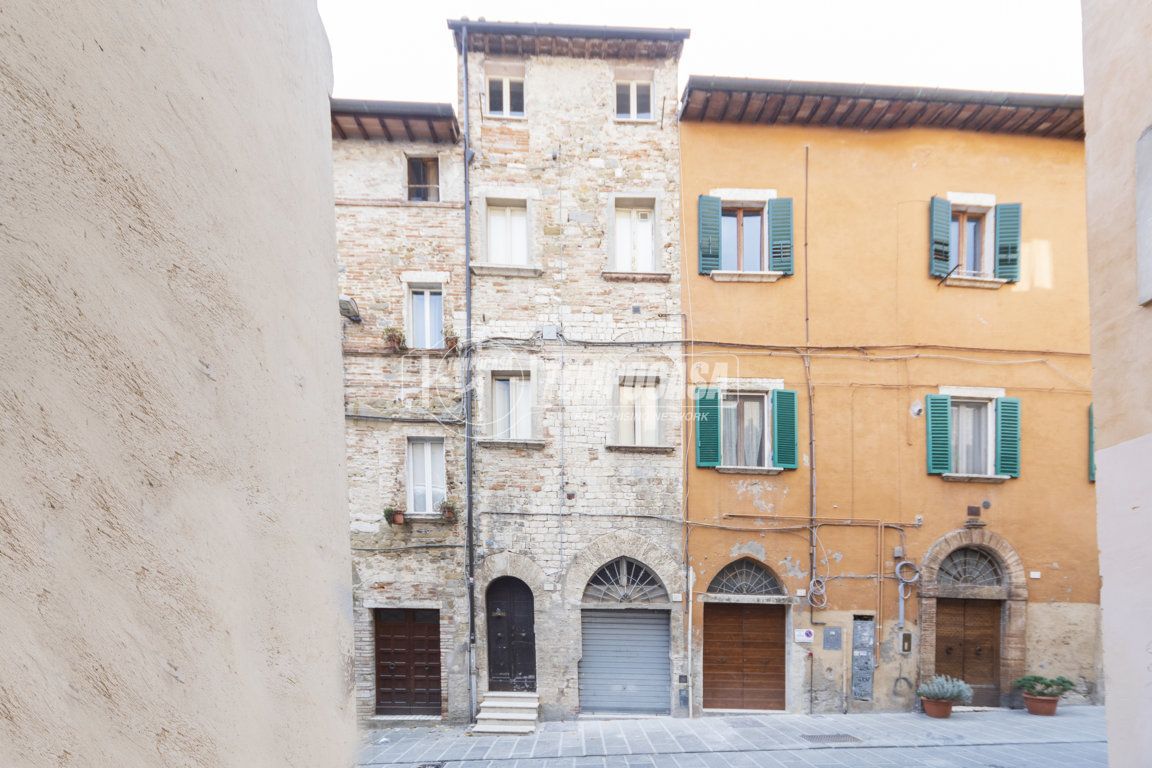 CIELO - TERRA VENDITA PERUGIA CENTRO STORICO