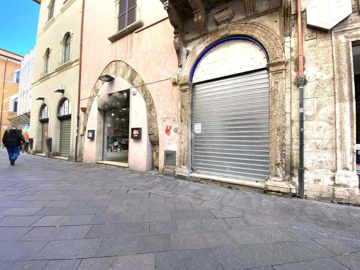 NEGOZIO AFFITTO TERNI CENTRO STORICO