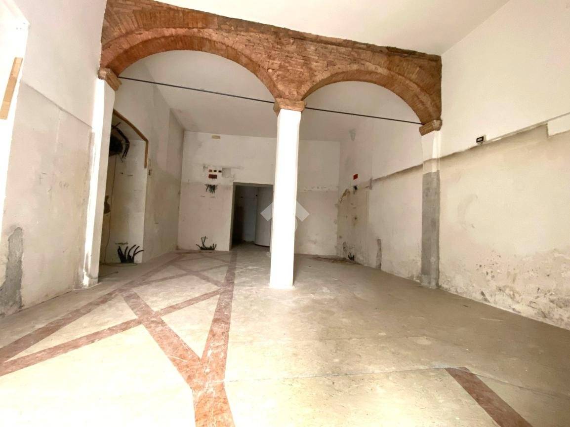 NEGOZIO AFFITTO TERNI CENTRO STORICO