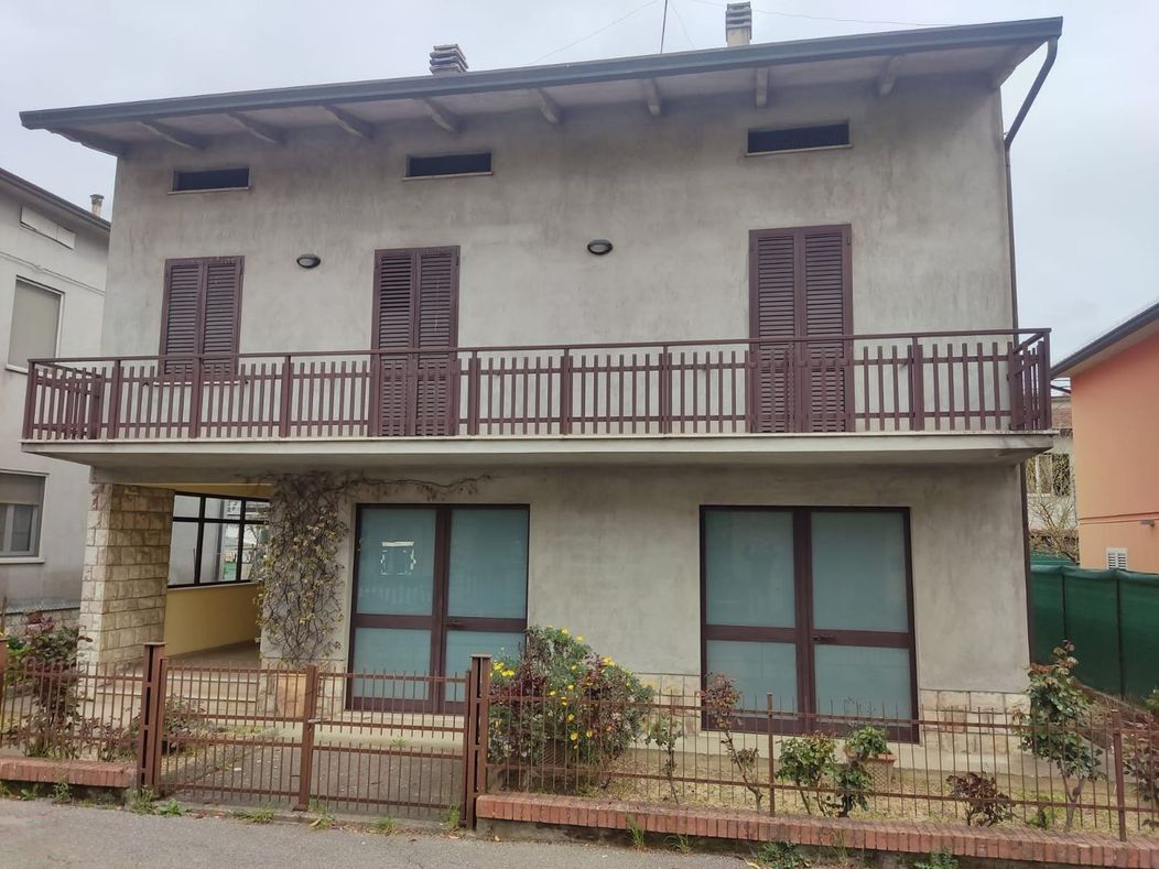 CASA INDIPENDENTE VENDITA DERUTA SEMICENTRO
