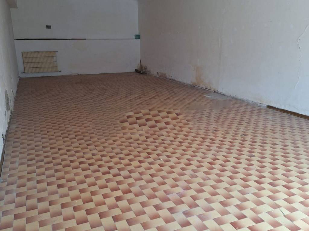 MAGAZZINO VENDITA CORCIANO ELLERA