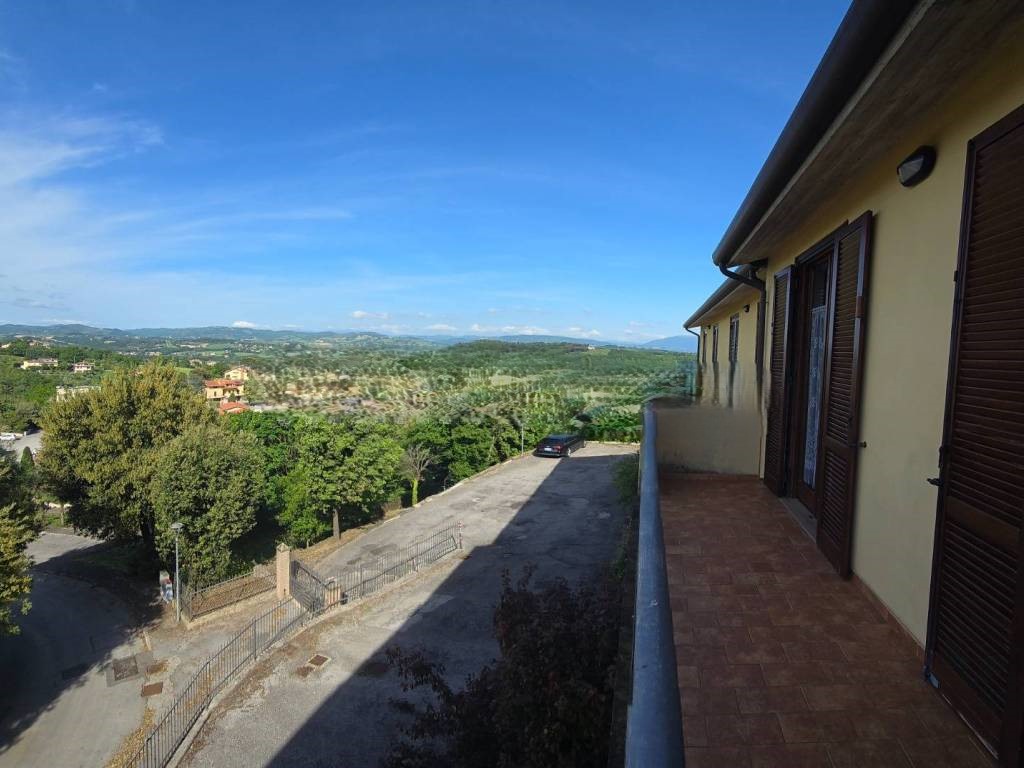 VILLA A SCHIERA VENDITA PERUGIA PONTE FELCINO