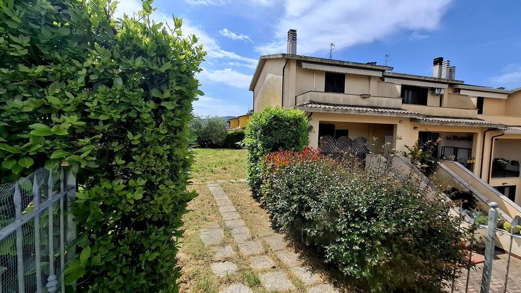 VILLA A SCHIERA VENDITA PERUGIA FONTIGNANO
