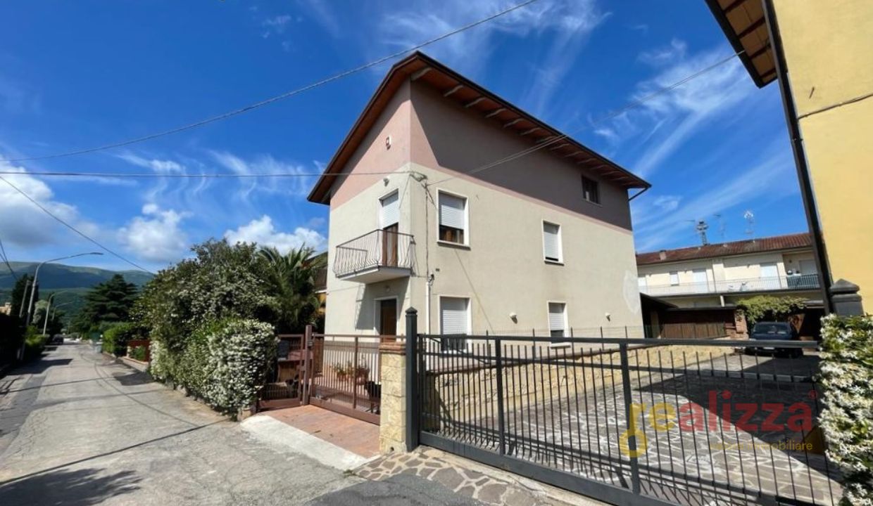 CASA INDIPENDENTE VENDITA PERUGIA PONTE PATTOLI