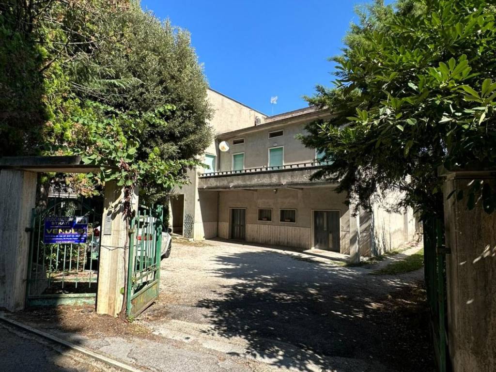 CASA INDIPENDENTE VENDITA PERUGIA PONTE FELCINO
