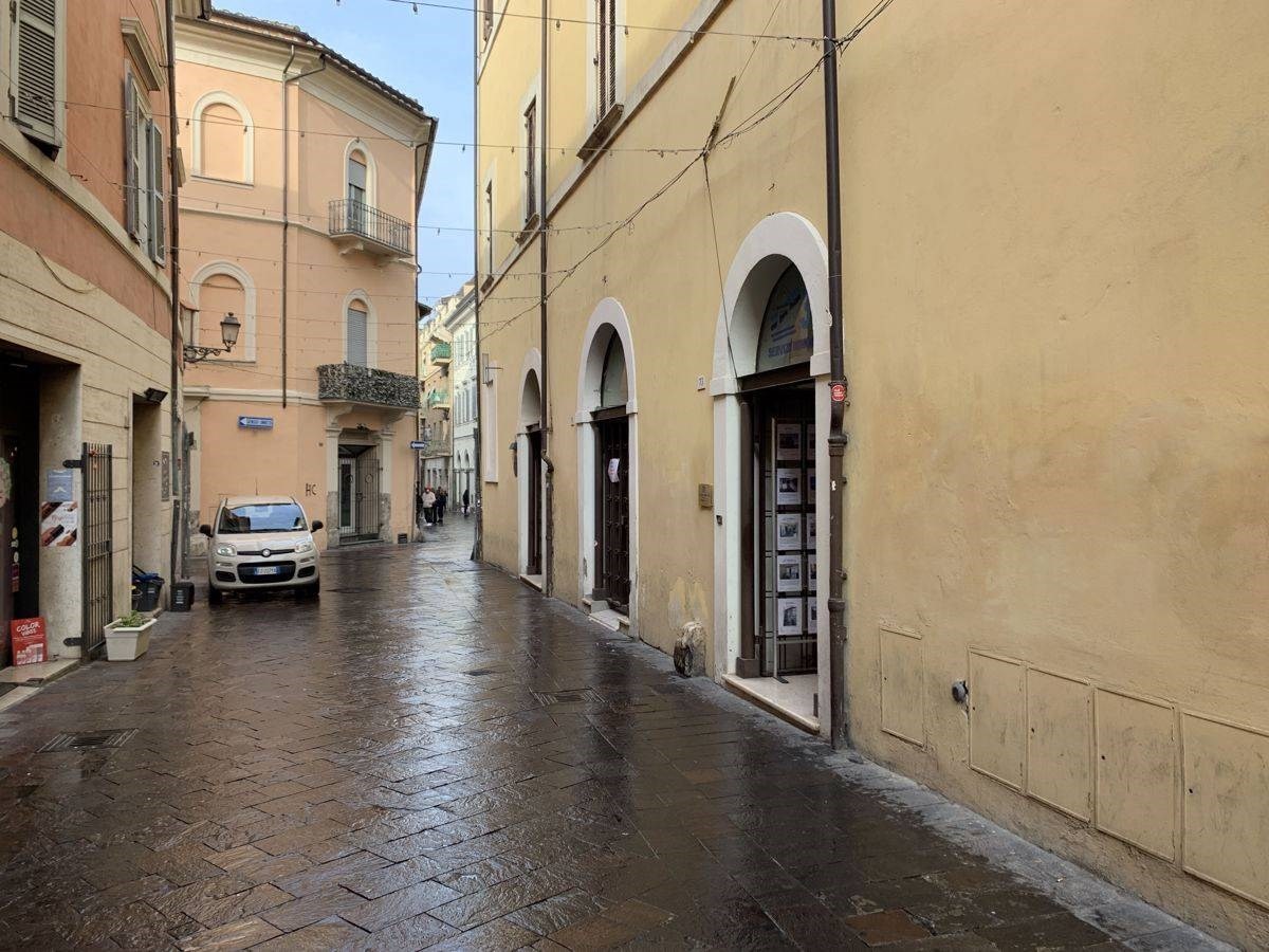 NEGOZIO VENDITA TERNI CENTRO STORICO