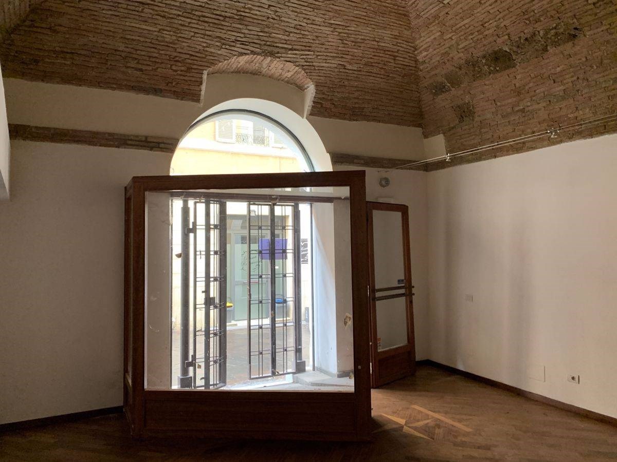 NEGOZIO VENDITA TERNI CENTRO STORICO