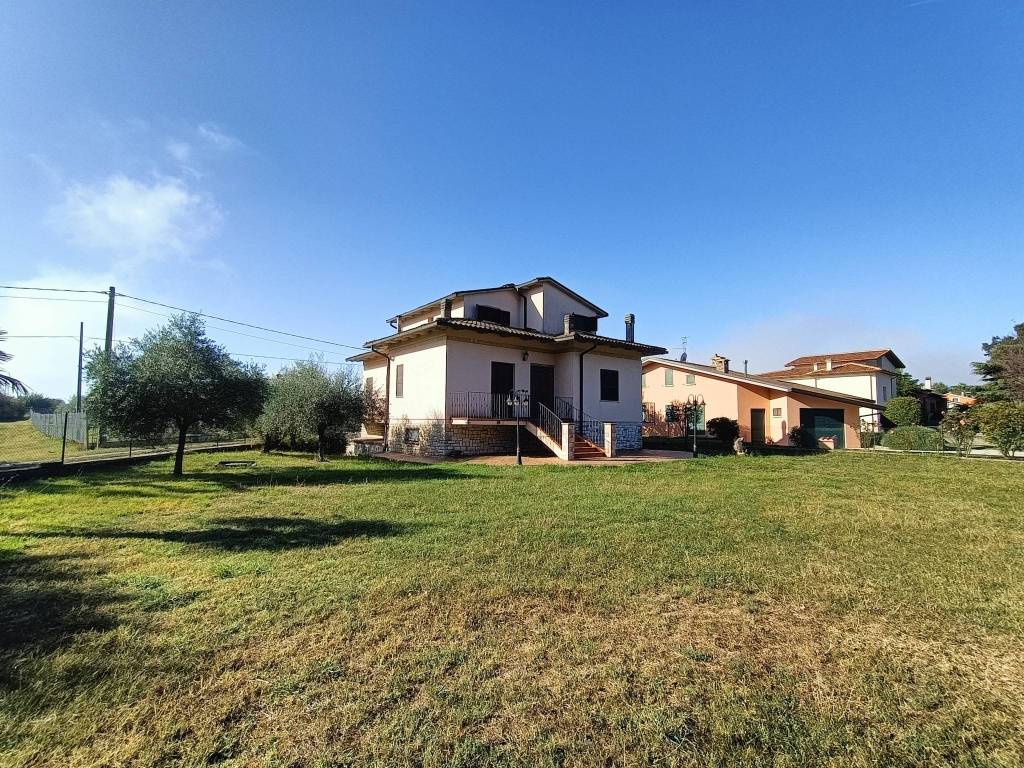 VILLA VENDITA GUALDO CATTANEO