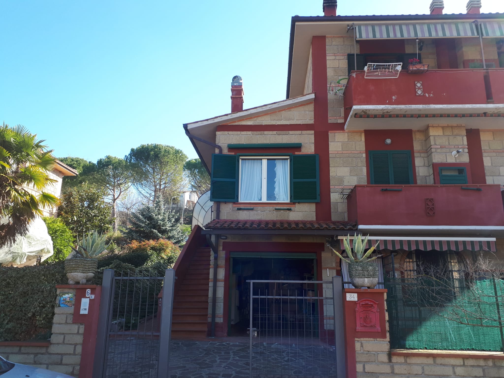 VILLA A SCHIERA VENDITA OTRICOLI