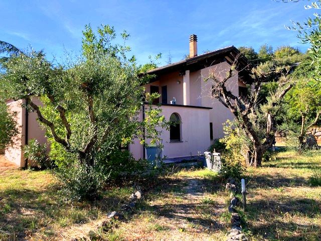 VILLA VENDITA PERUGIA MONTE MALBE