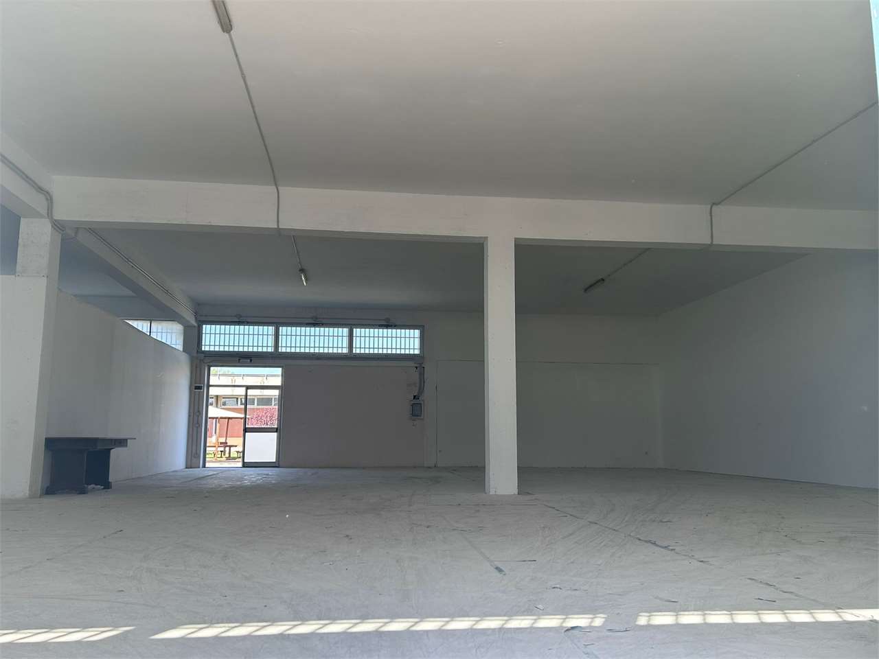 MAGAZZINO AFFITTO MAGIONE