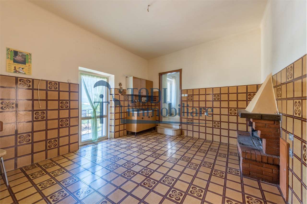 PORZIONE DI CASA VENDITA MASSA MARTANA