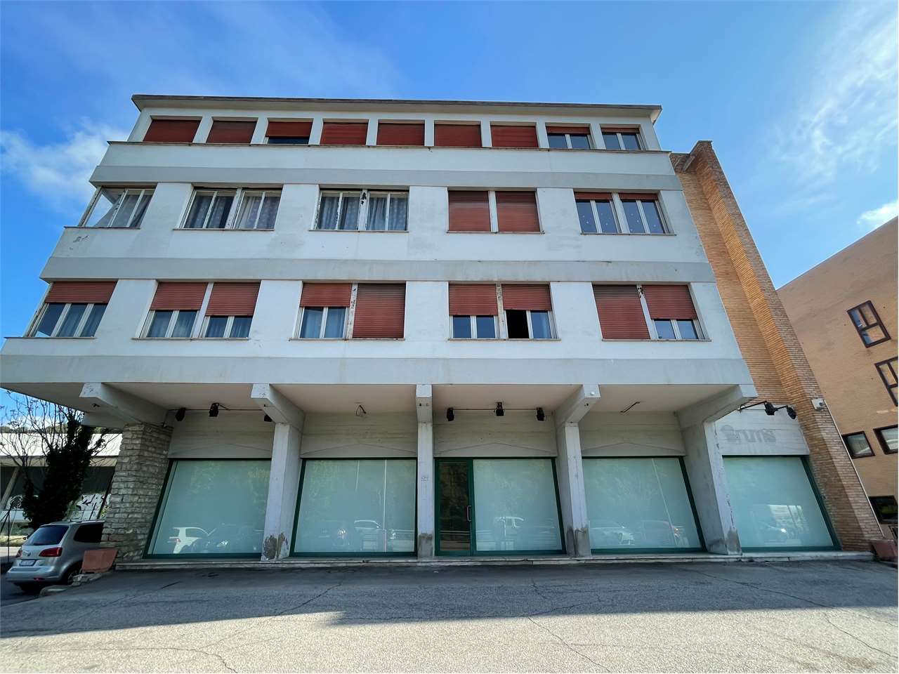 NEGOZIO VENDITA PERUGIA OLMO