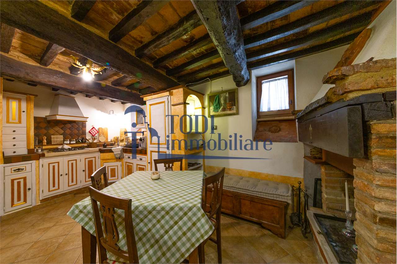 PORZIONE DI CASA VENDITA TODI