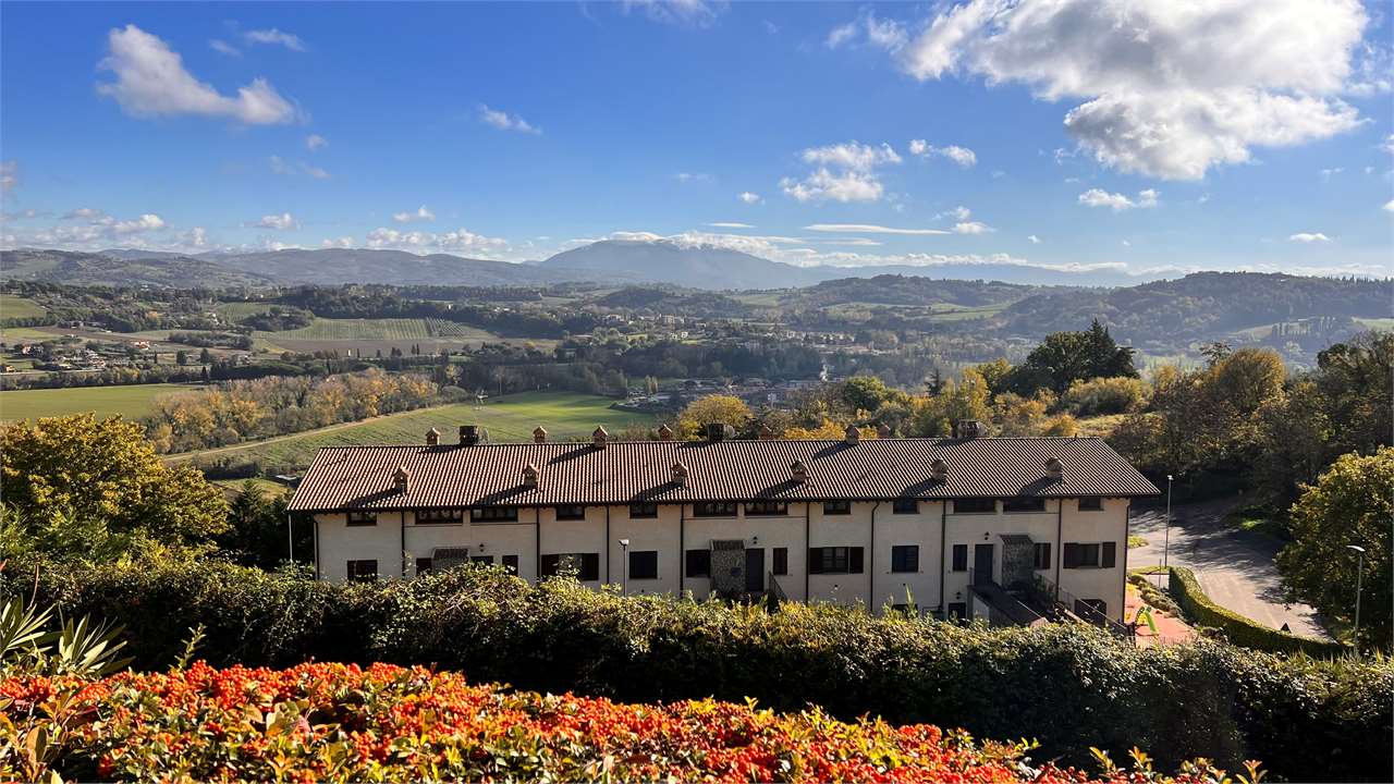 4 O PIÙ LOCALI VENDITA PERUGIA VILLA PITIGNANO