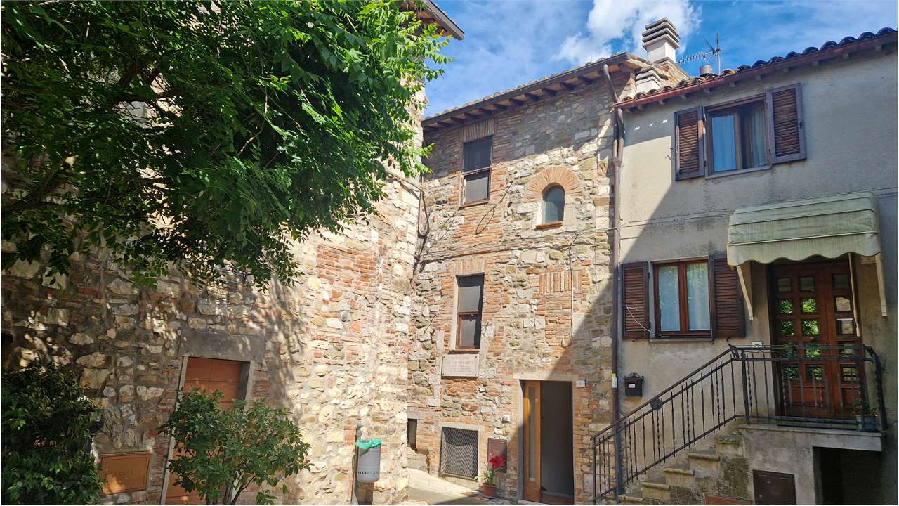 4 O PIÙ LOCALI VENDITA TODI