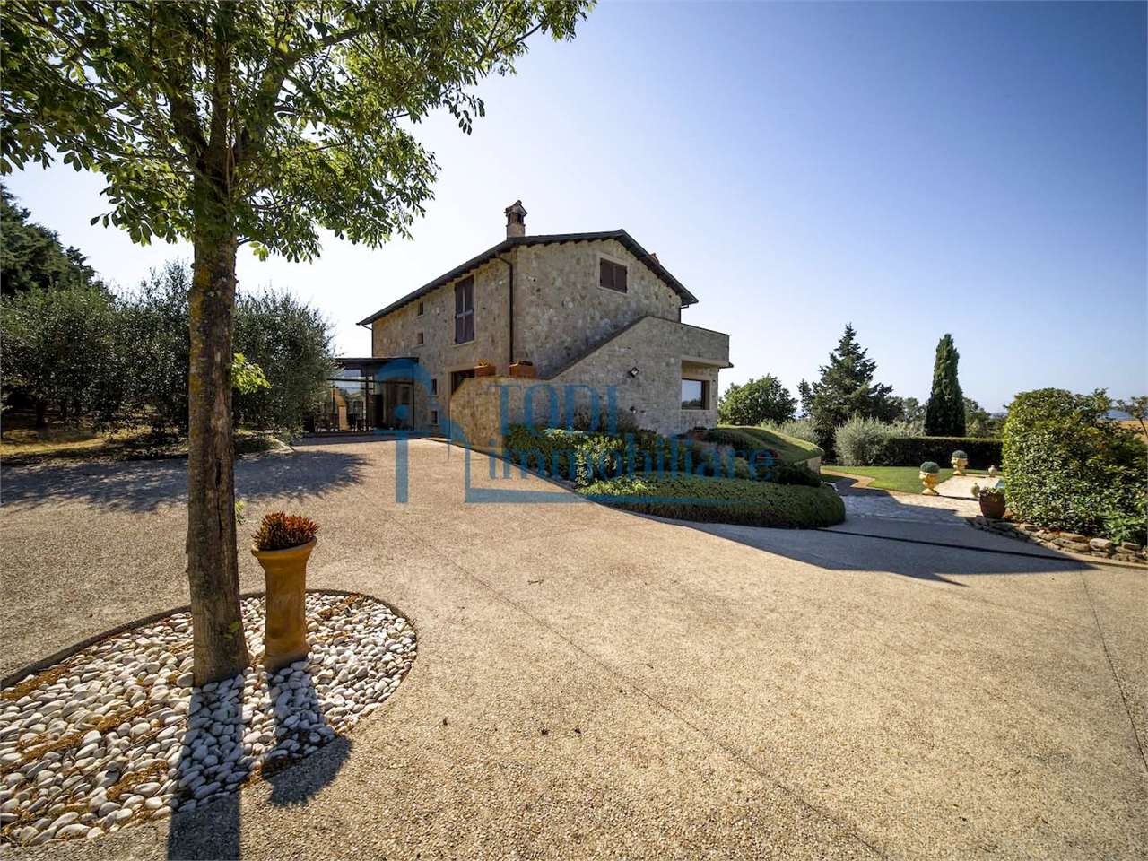 VILLA VENDITA MONTECASTRILLI