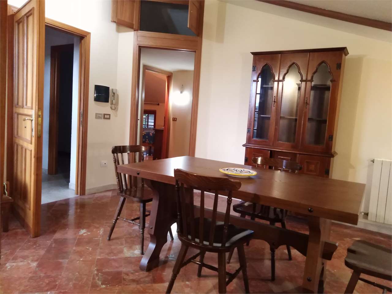 4 O PIÙ LOCALI AFFITTO DERUTA