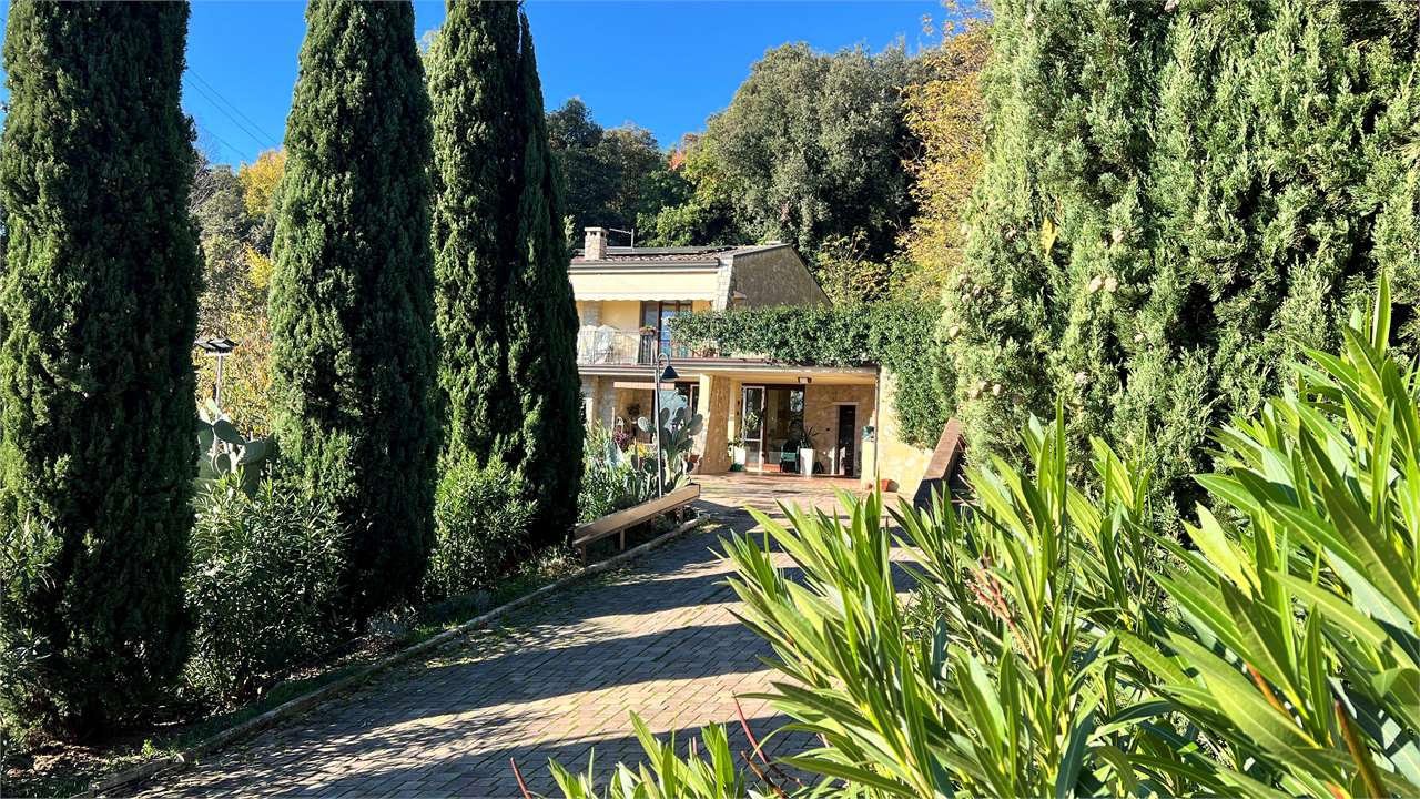 VILLA VENDITA PERUGIA FERRO DI CAVALLO