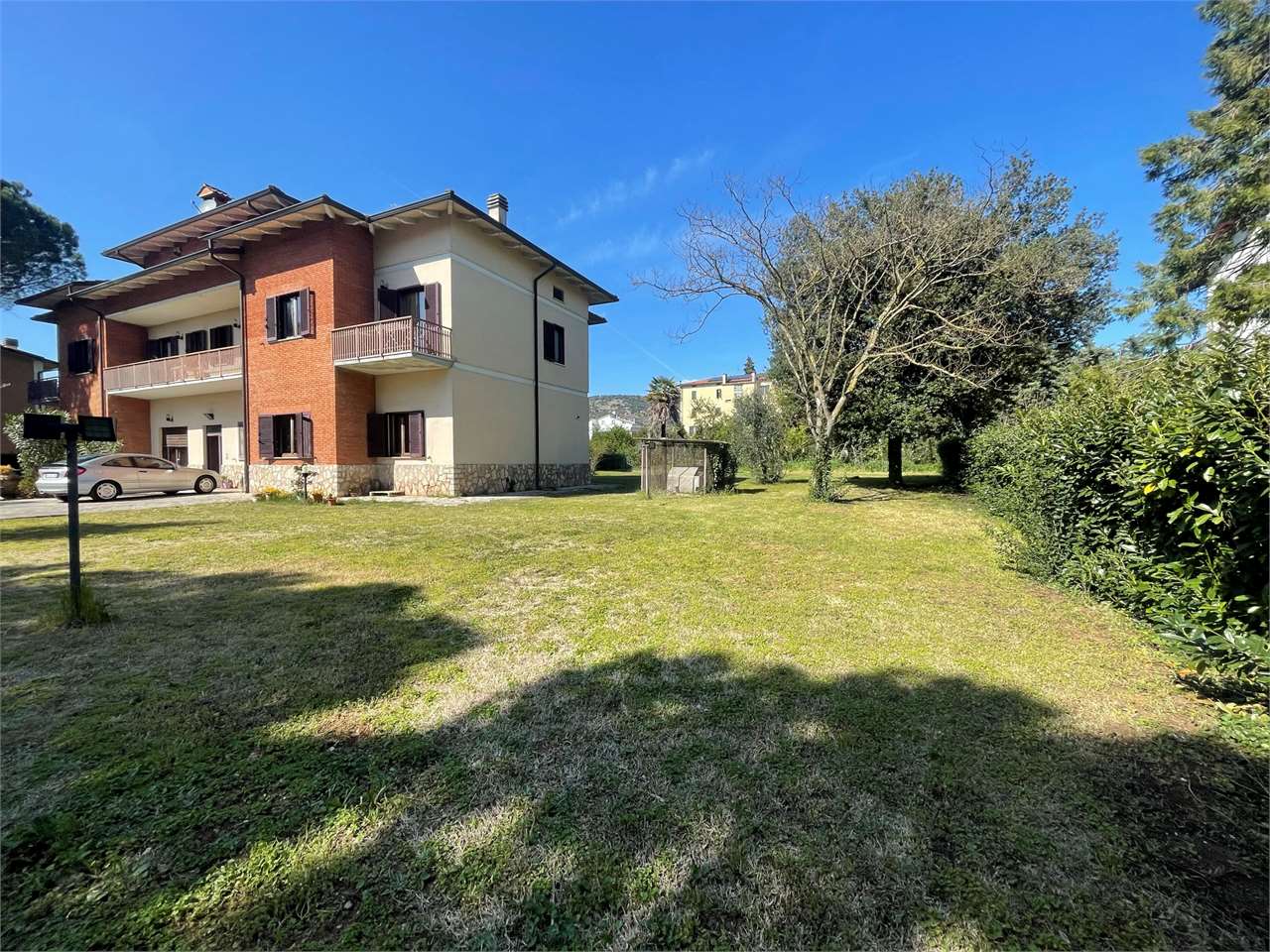 VILLA BIFAMILIARE VENDITA PERUGIA