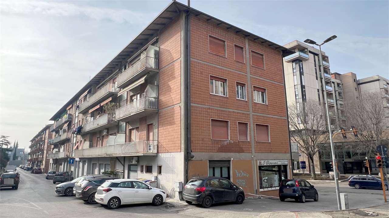 4 O PIÙ LOCALI VENDITA PERUGIA