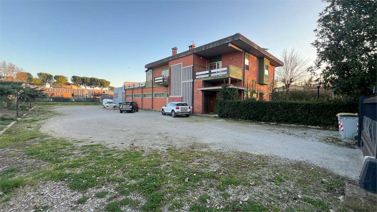 CAPANNONE VENDITA PERUGIA SAN SISTO