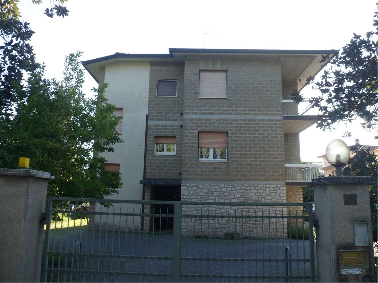 VILLA BIFAMILIARE VENDITA PERUGIA